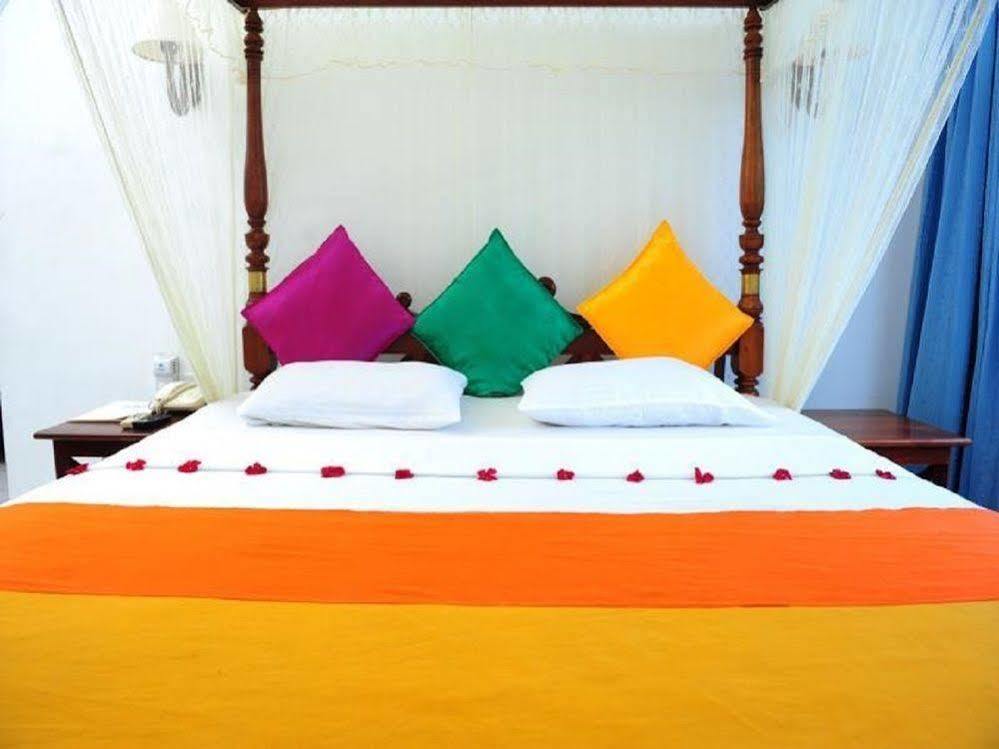 Sanmira Renaissance Hotel Unawatuna Ngoại thất bức ảnh